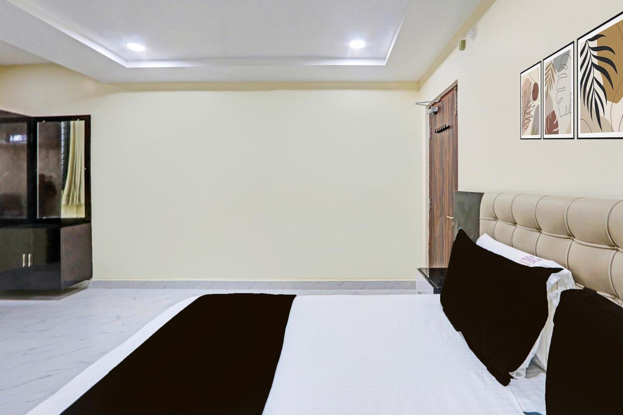 Super Hotel O Sri Vishnu Residency Kottapalli Bagian luar foto